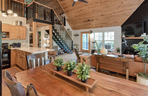 Crumpler Cabin | Riverfront log cabin in Crumpler- On the New River