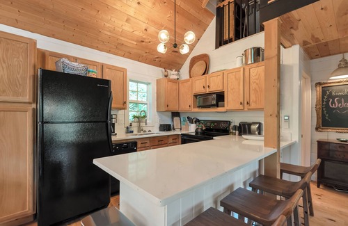 Crumpler Cabin | Riverfront log cabin in Crumpler- On the New River