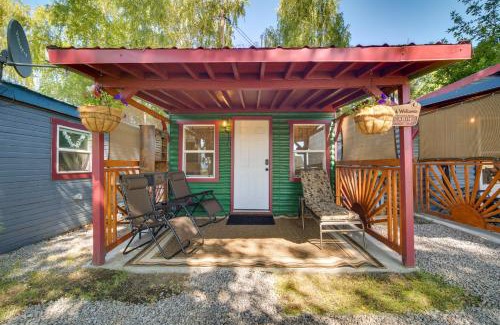 Chiloquin Apartment | Riverfront Resort Cabin about 21 Mi to Crater Lake!