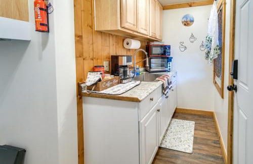 Chiloquin Apartment | Riverfront Resort Cabin about 21 Mi to Crater Lake!