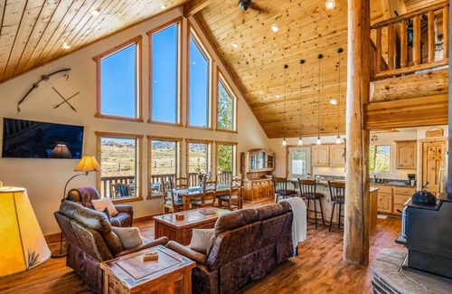 Panguitch Cabin | Riverfront Retreat Near Bryce Canyon National Park