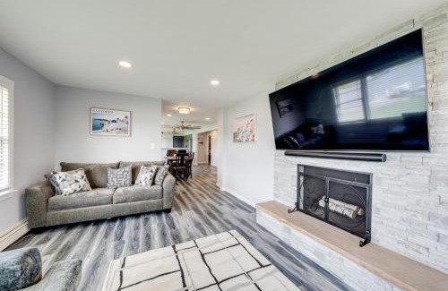 McHenry House | Riverfront Retreat with Dock and Kayaks in McHenry