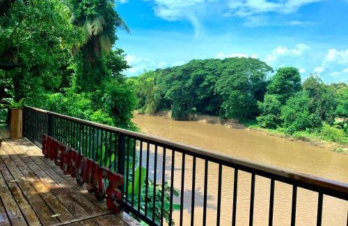Mae Sariang Resort | Riverhouse-The Teak House