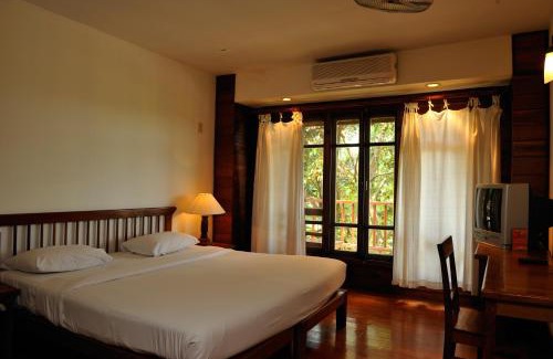 Mae Sariang Resort | Riverhouse-The Teak House
