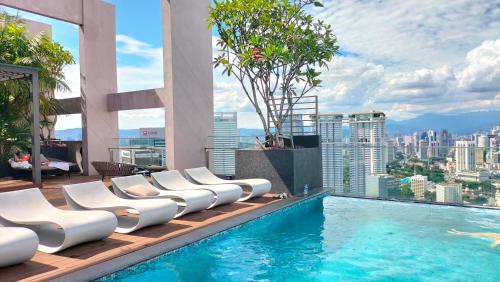 Brickfields Apartment | Riveria City with sky pool and fitness room KL Sentral