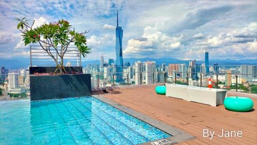 Brickfields Apartment | Riveria City with sky pool and fitness room KL Sentral