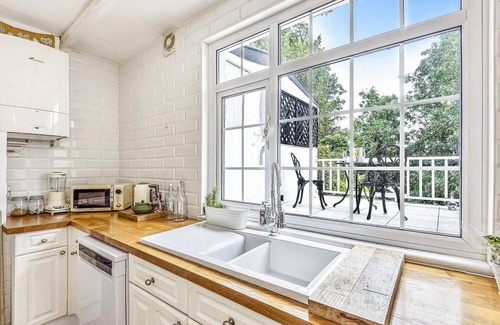 East Barming Cottage | Riverside at The Farleigh - River location and lots to do nearby