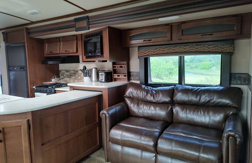 Mavillette House | Riverside Camper in Mavillette - Cozy and Modern