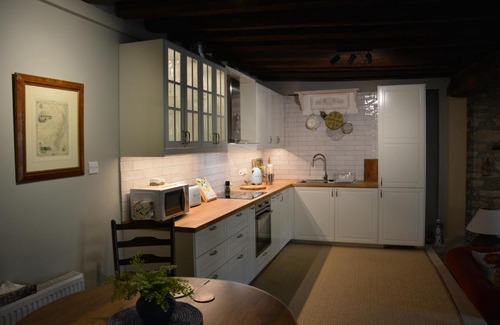 Vasa Koilaniou House | Riverside Cottage