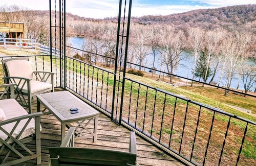 Bakerton House | Riverside cottage, minutes from historic Harpers Ferry! Private river access!