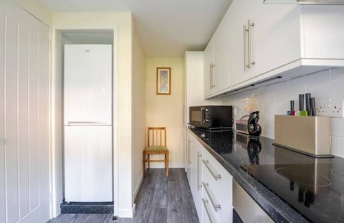 Perth Apartment | Riverside Garden Apartment with lovely River Tay views and parking nn