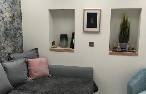 Kincraig Apartment | Riverside Hideaway