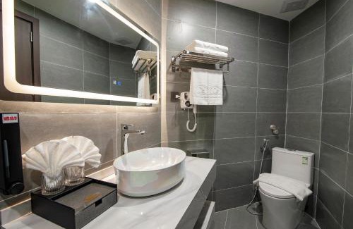 Quang Yen Hotel | Riverside Quảng Yên Hotel