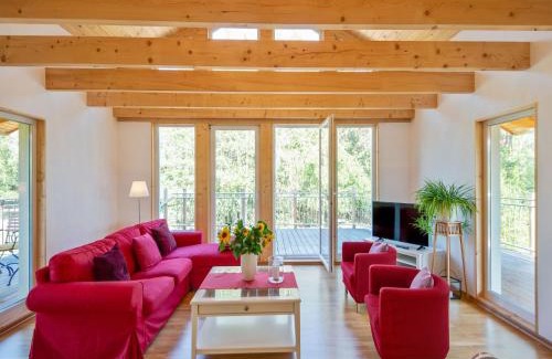 Sudwinsen House | Riverside Stay in Sudwinsen