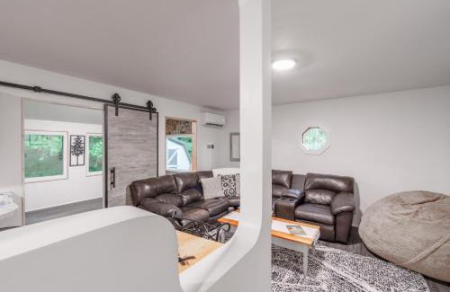 West Liberty House | Riverstone Cabin and Retreat