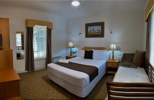 Ross Hotel | Riverview at Ross