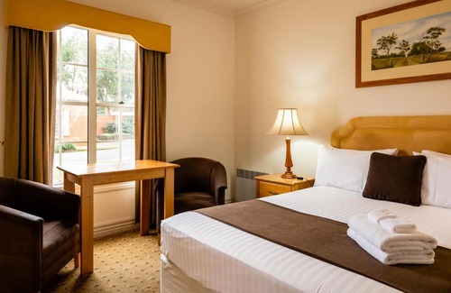 Ross Hotel | Riverview at Ross