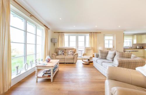 Perth House | Riverview Retreat