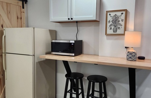 Mount Vernon Apartment | Riverview Studio Apartment. Weekly/Monthly Discounts! Wifi. Convenient Location.