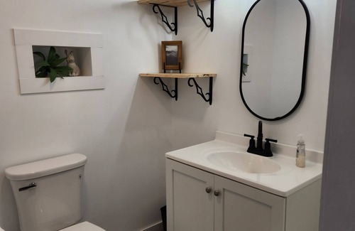 Mount Vernon Apartment | Riverview Studio Apartment. Weekly/Monthly Discounts! Wifi. Convenient Location.