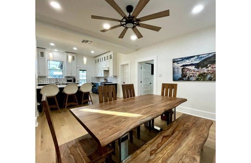Mahncke Park House | Riverwalk Pearl Zoo Museums Pool 5 BR 4 1/2 Baths, -Ask for extra days!-