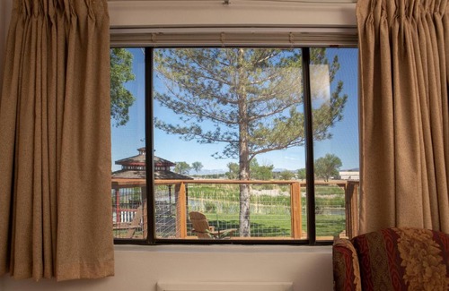 Delta House | Riverwood Inn Hotel Signature Queen Suite