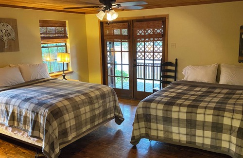 Leakey House | Road House corner of Oak Hill Ln and Evergreen. Great house for family time.