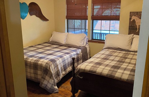 Leakey House | Road House corner of Oak Hill Ln and Evergreen. Great house for family time.