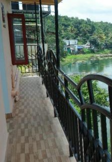 Elappara Cabin | Roadway Inn