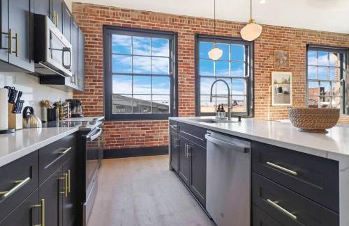 Arts/Warehouse District House | Roami at The Lola Near Bourbon St 3BR #38