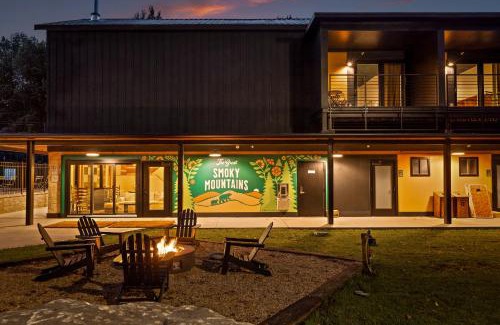 Rocky Grove Other | Roamstead Smoky Mountains