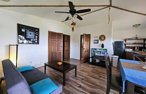 Jonesville House | Roatan - Quiet 2 bedroom oceanfront home with amazing views
