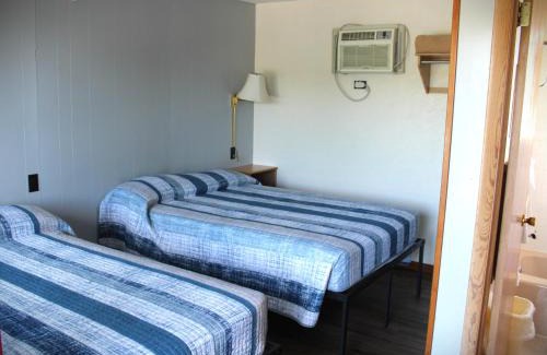 Sunrise Beach Resort | Rock Harbor Resort and Motel