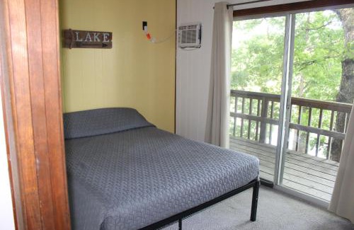 Sunrise Beach Resort | Rock Harbor Resort and Motel