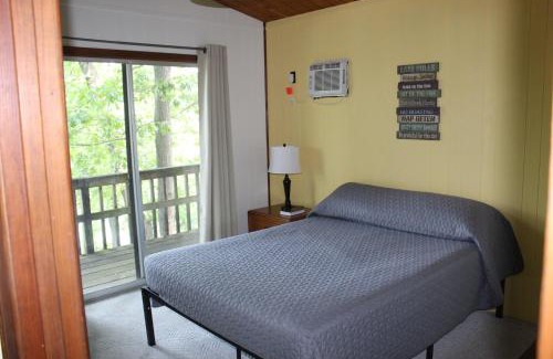 Sunrise Beach Resort | Rock Harbor Resort and Motel