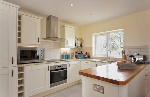 South Charlton Cottage | ROCK LODGE, pet friendly, with open fire in Alnmouth