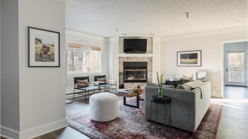 Peak 9 House | Rocker by AvantStay Gorgeous Ski-In Ski-Out Cabin in Heart of Breck