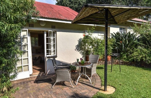 Muldersdrift House | Rockfig Cottage for 2 People With Wonderful Private Terrace in Garden!