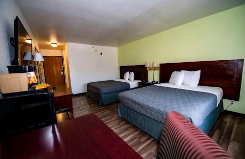 Rustic Hills Hotel | Rodeway Inn Central Colorado Springs