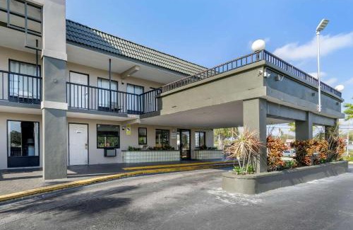 Clearwater Hotel | Rodeway Inn Clearwater-Dunedin