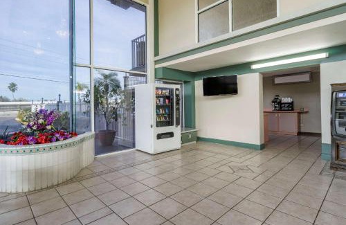 Clearwater Hotel | Rodeway Inn Clearwater-Largo