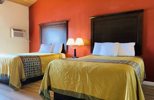 Fallbrook Hotel | Rodeway Inn Fallbrook Downtown