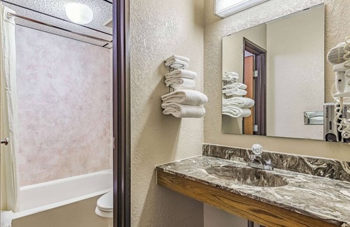St. Joseph Hotel | Rodeway Inn Saint Joseph