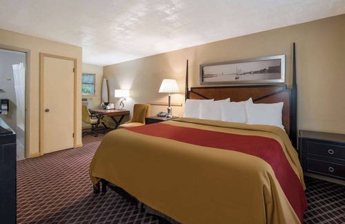 Erie Hotel | Rodeway Inn