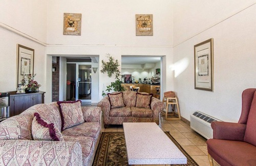 Sweetwater Hotel | Rodeway Inn