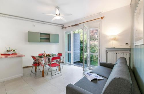 Ispra Apartment | Rododendro Rosso - Happy Rentals