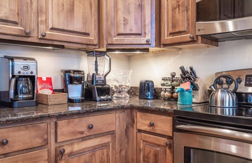 Wildernest Condo | Rolling Ridge Lodge: Mountain and Lake Views, Private Hot Tub, Close to Keystone and Breckenridge!