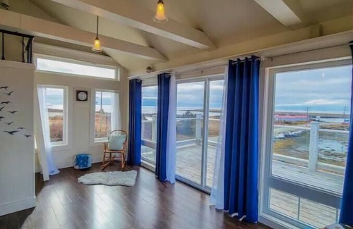 Pubnico Cottage | Rolling Waves Ocean View Retreat. Escape to peace and tranquility.