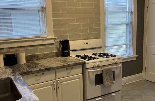 Norwood Apartment | Rolston 1, One Bedroom Unit near Xavier, Downtown