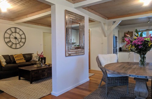 Elevated Plains Cottage | Romance with style and a view